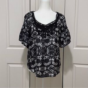 Da-Nang Silk Geo Print Crochet Embroidered Short Sleeve Lightweight Blouse XS